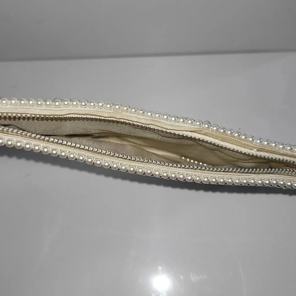 LA REGALE beaded Pearl clutch - Picture 7 of 7